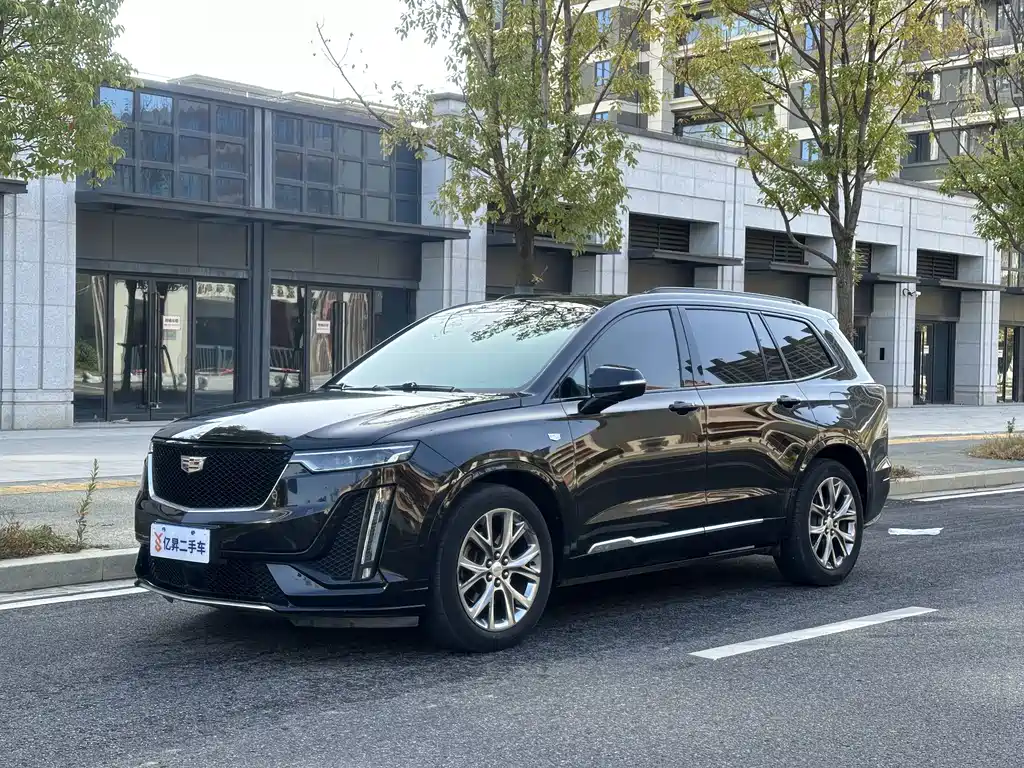 CADILLAC XT6