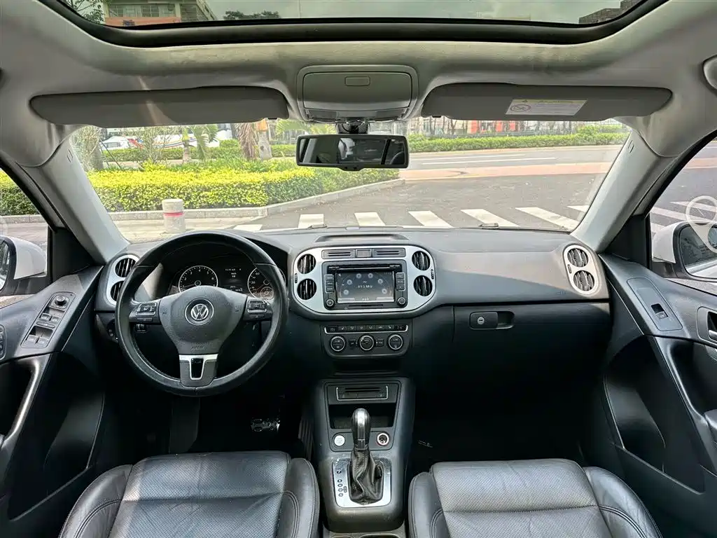 Volkswagen Tiguan 2015 1.8TSI AT Luxury