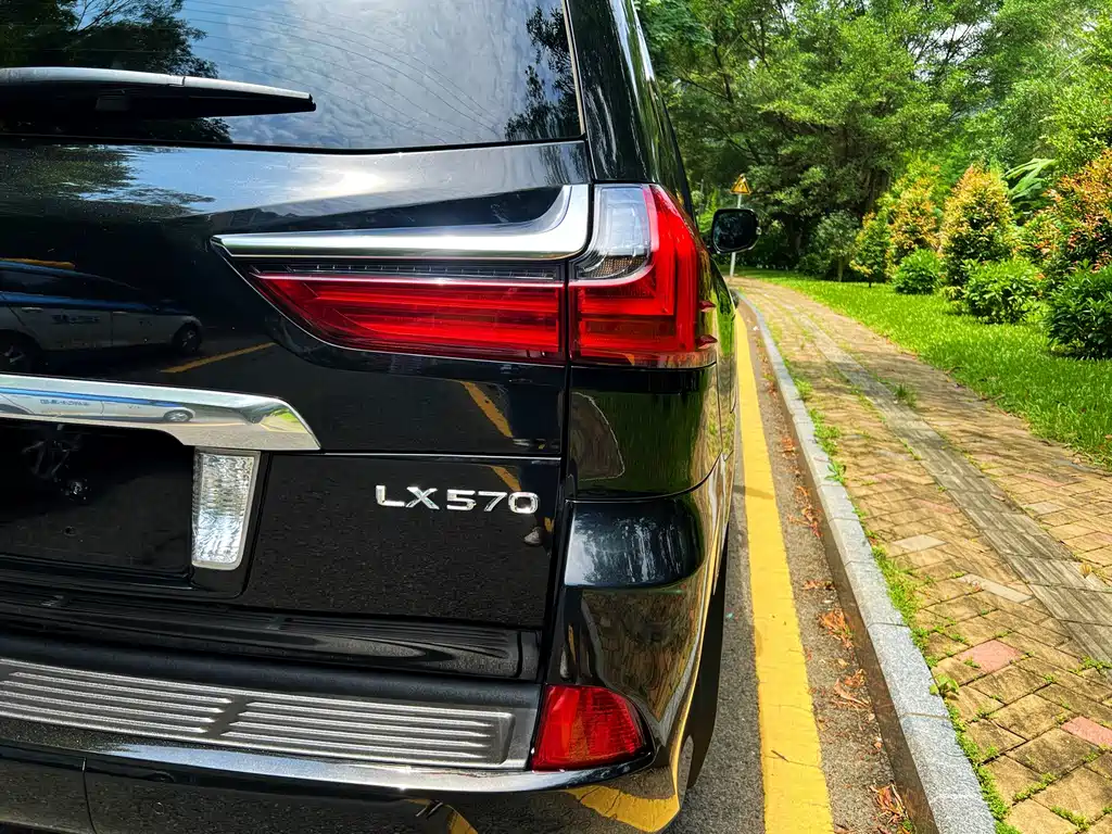 Lexus LX — миниатюра 15