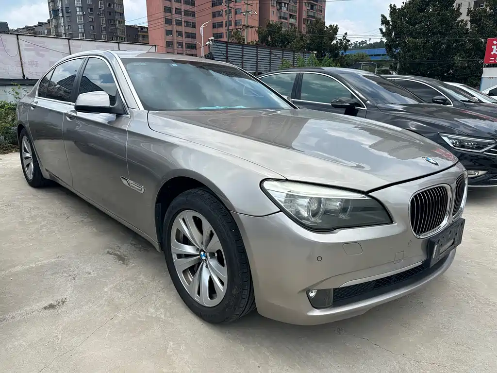 BMW 7 Series — миниатюра 3