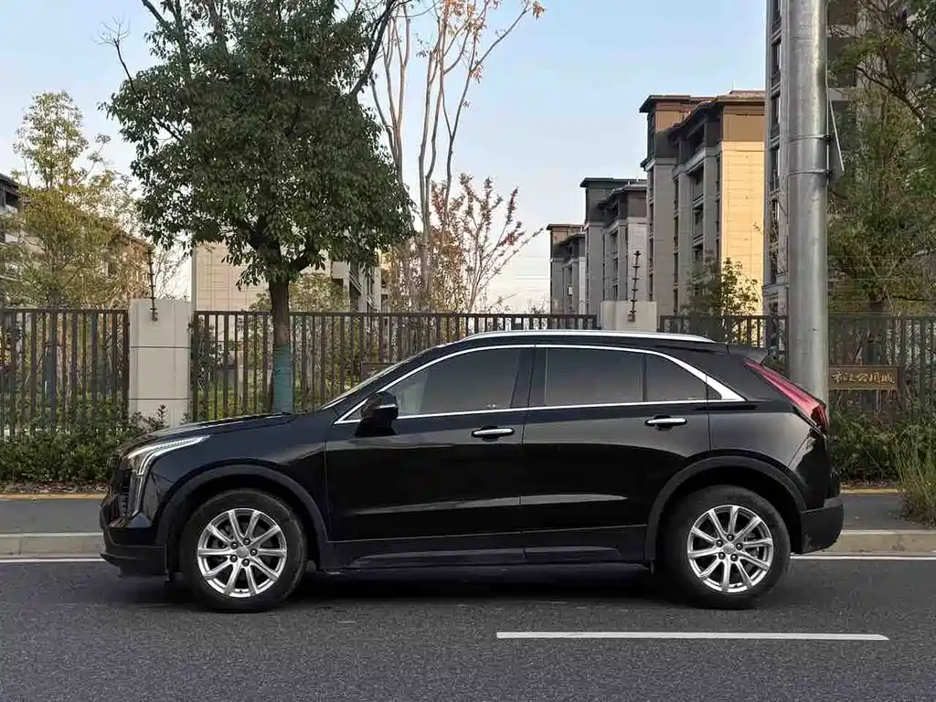 CADILLAC XT4