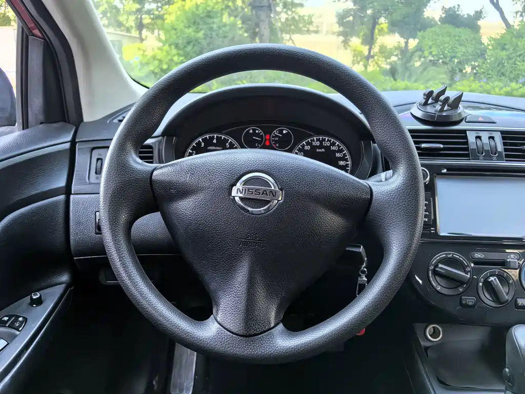Nissan Tiida — миниатюра 15