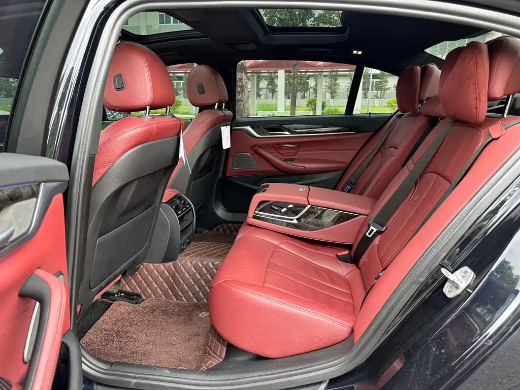 BMW 5 Series — миниатюра 12