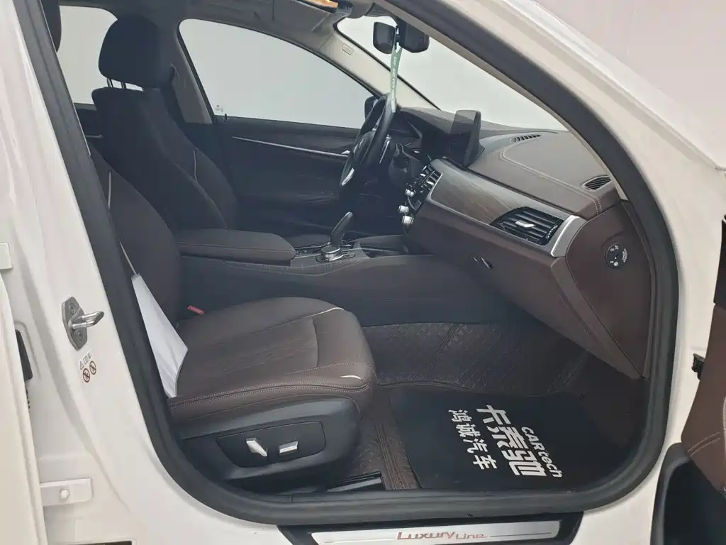 BMW 5 Series — миниатюра 17