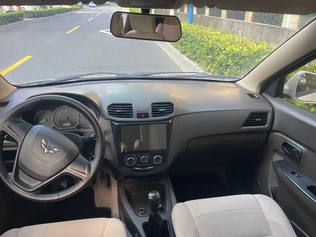 Wuling Hongguang — миниатюра 9