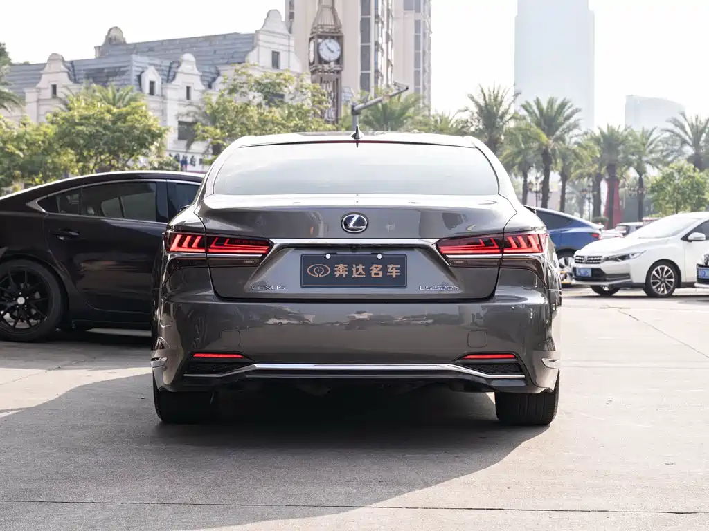 Lexus LS — миниатюра 5