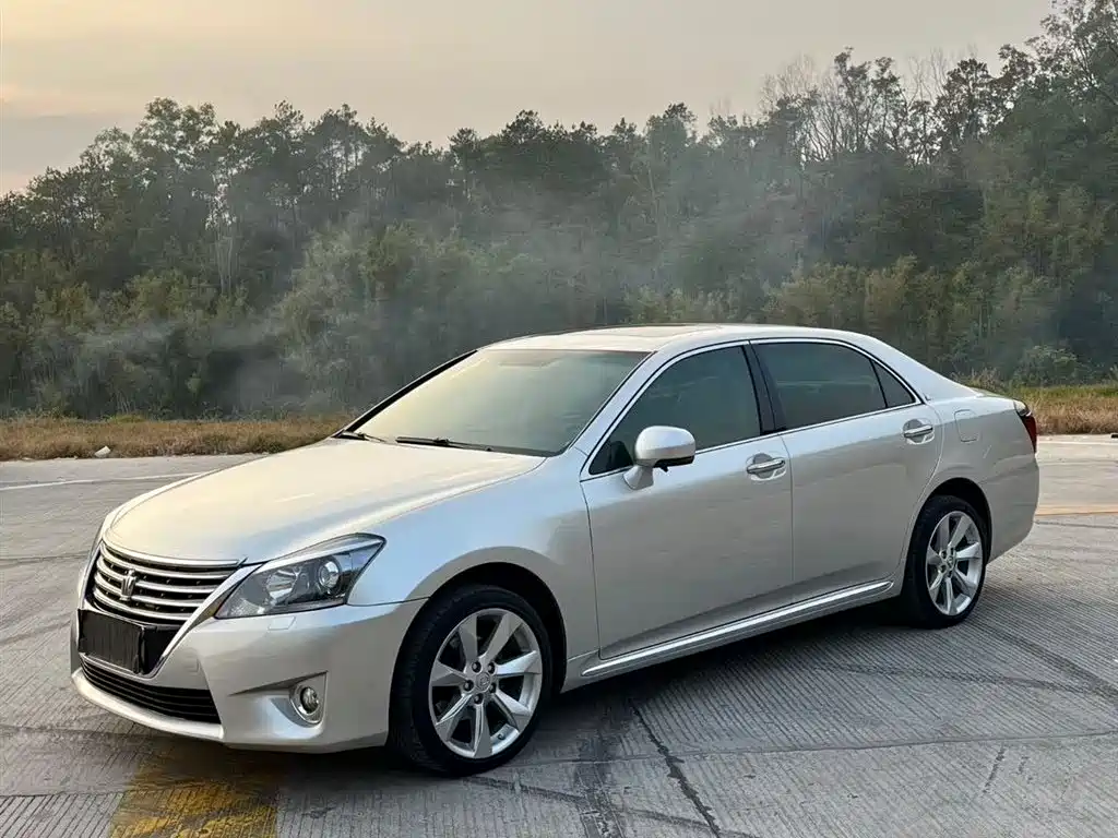 Toyota Crown 2012