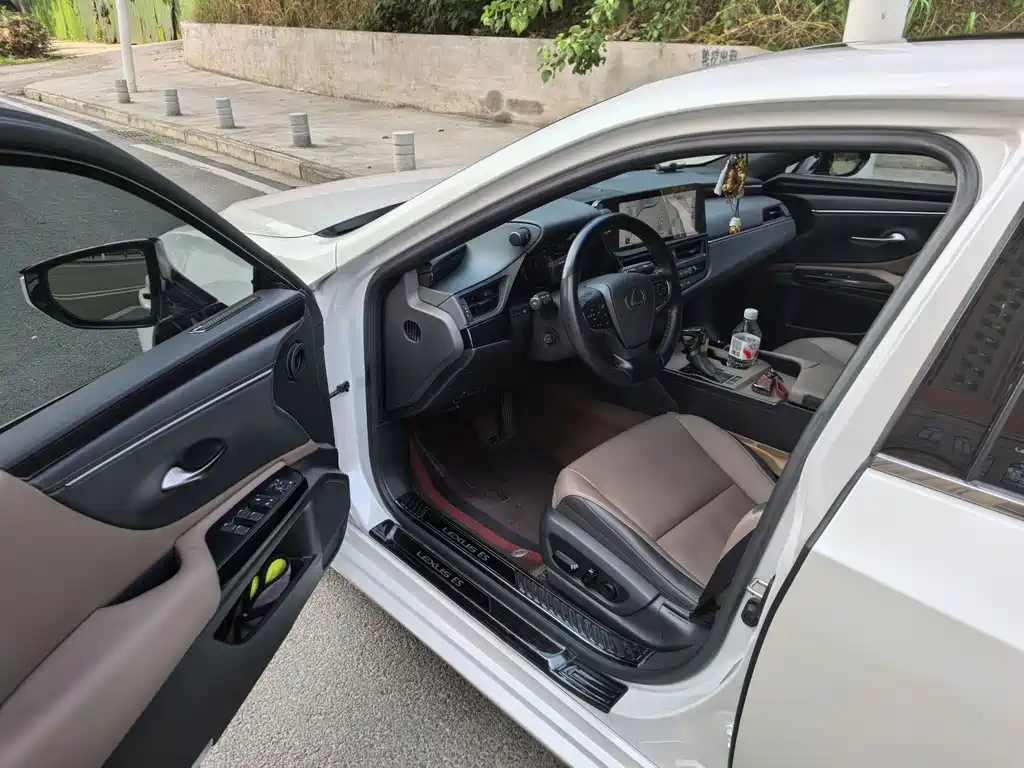 Lexus ES — миниатюра 9