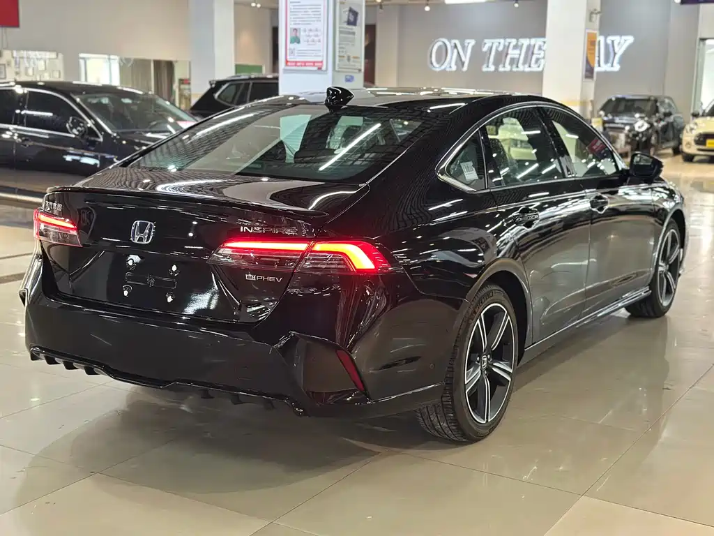 Honda Inspire PHEV — миниатюра 6