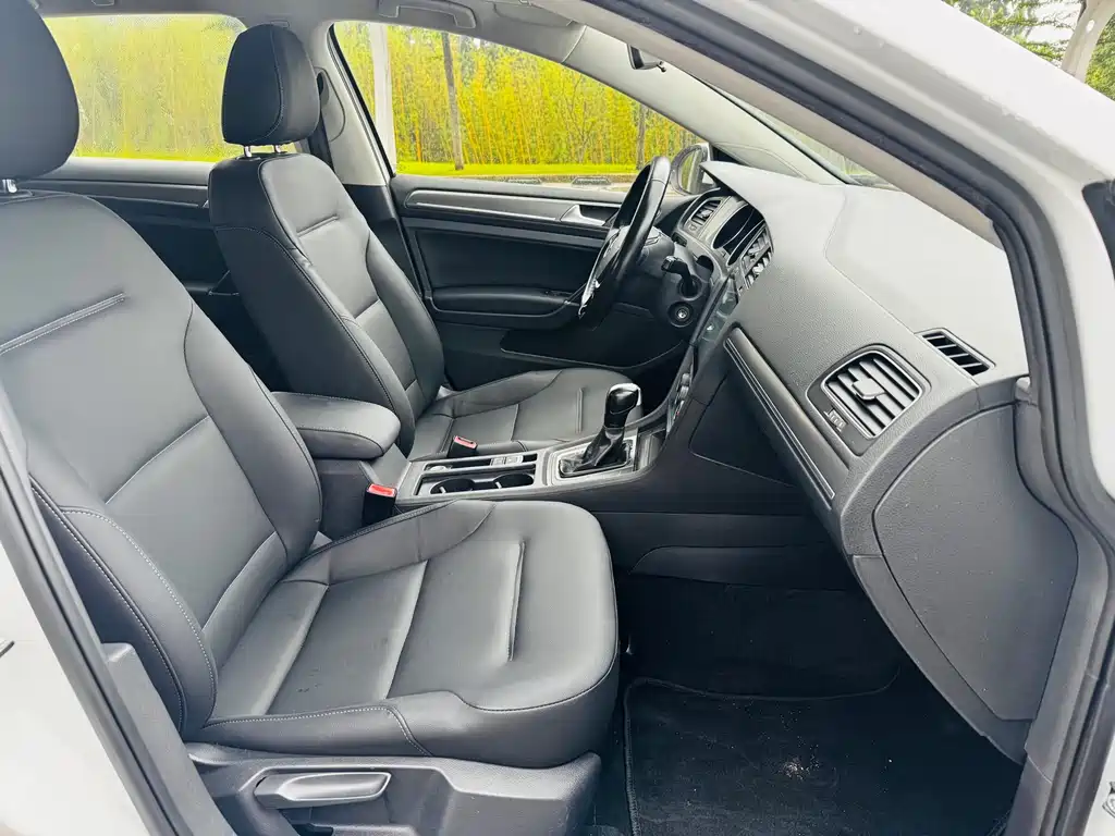 Volkswagen Golf 2016 230TSI AT Comfort