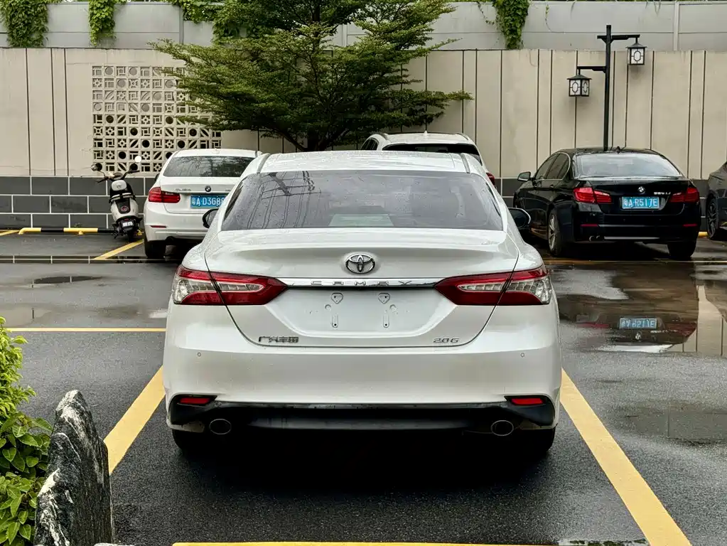 Toyota Camry — миниатюра 8