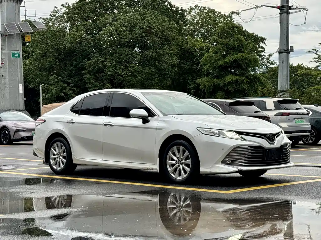 Toyota Camry — миниатюра 5