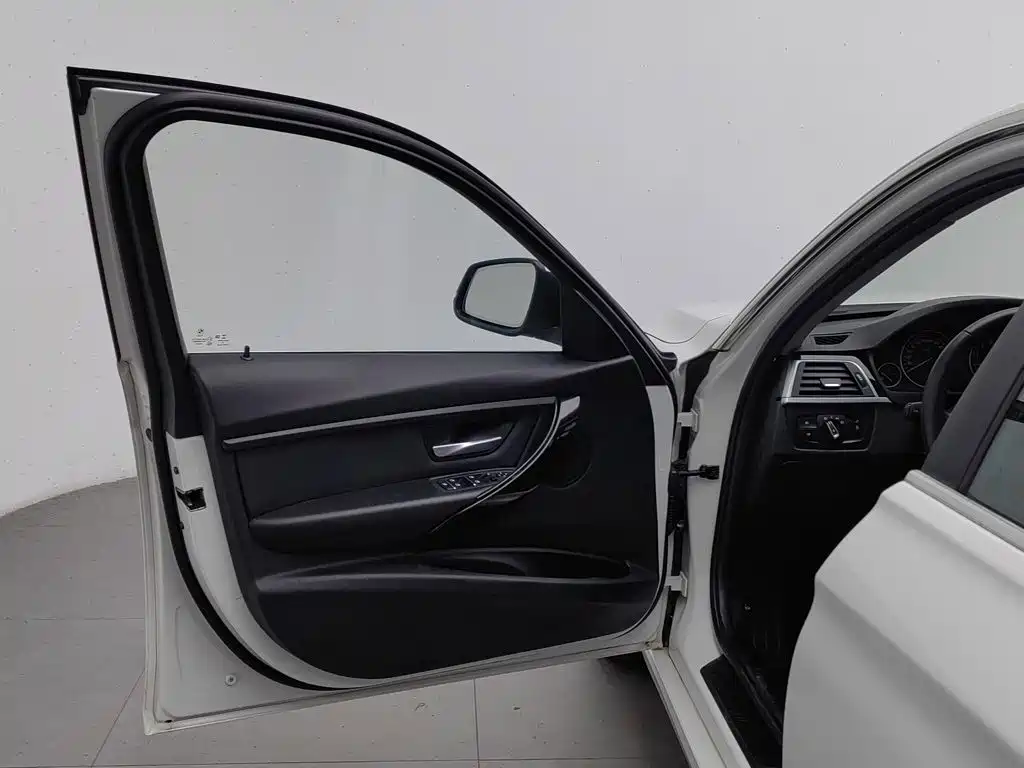 BMW 3 Series — миниатюра 8