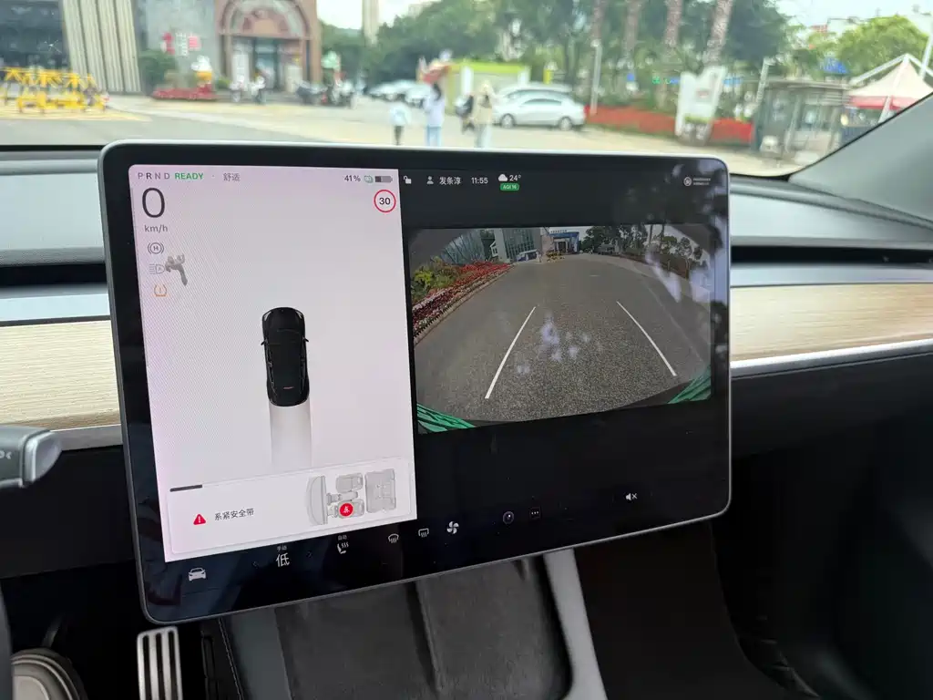 Tesla Model Y — миниатюра 16