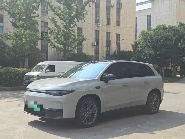 Leapmotor C10