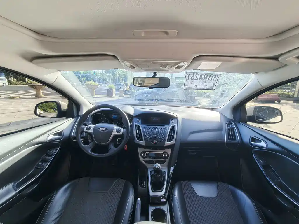 Ford Focus — миниатюра 10