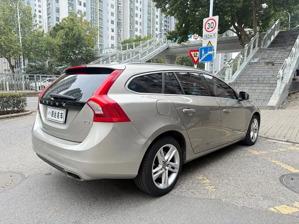 Volvo V60 — миниатюра 5