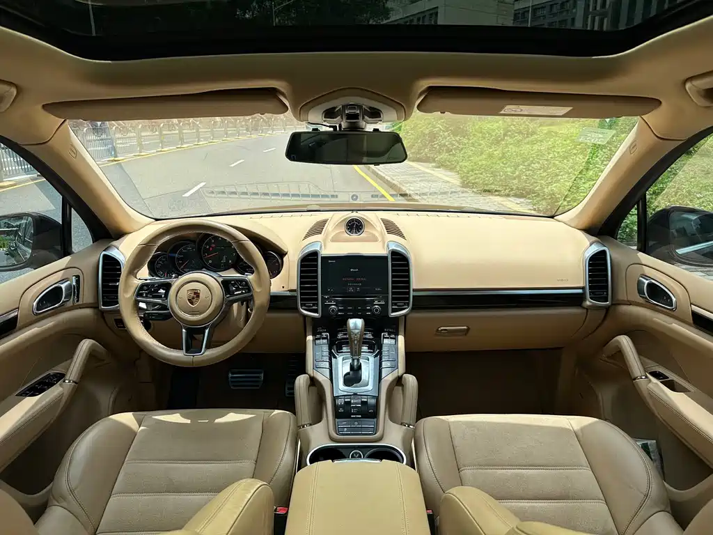 Porsche Cayenne — миниатюра 10