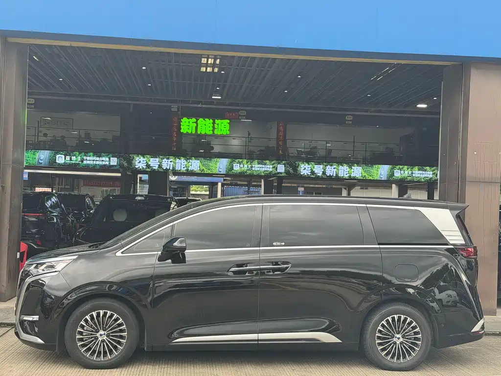 Denza D9 2022 EV 600 Flagship