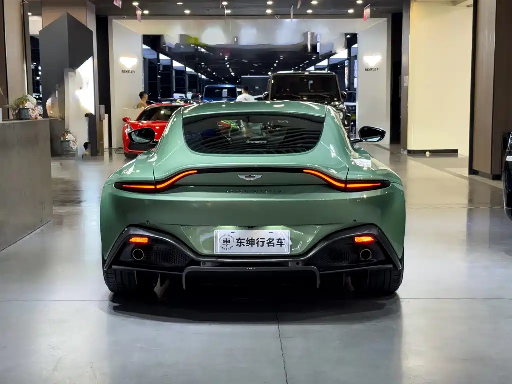 Aston Martin V8 Vantage 2018 4.0T V8 Coupe