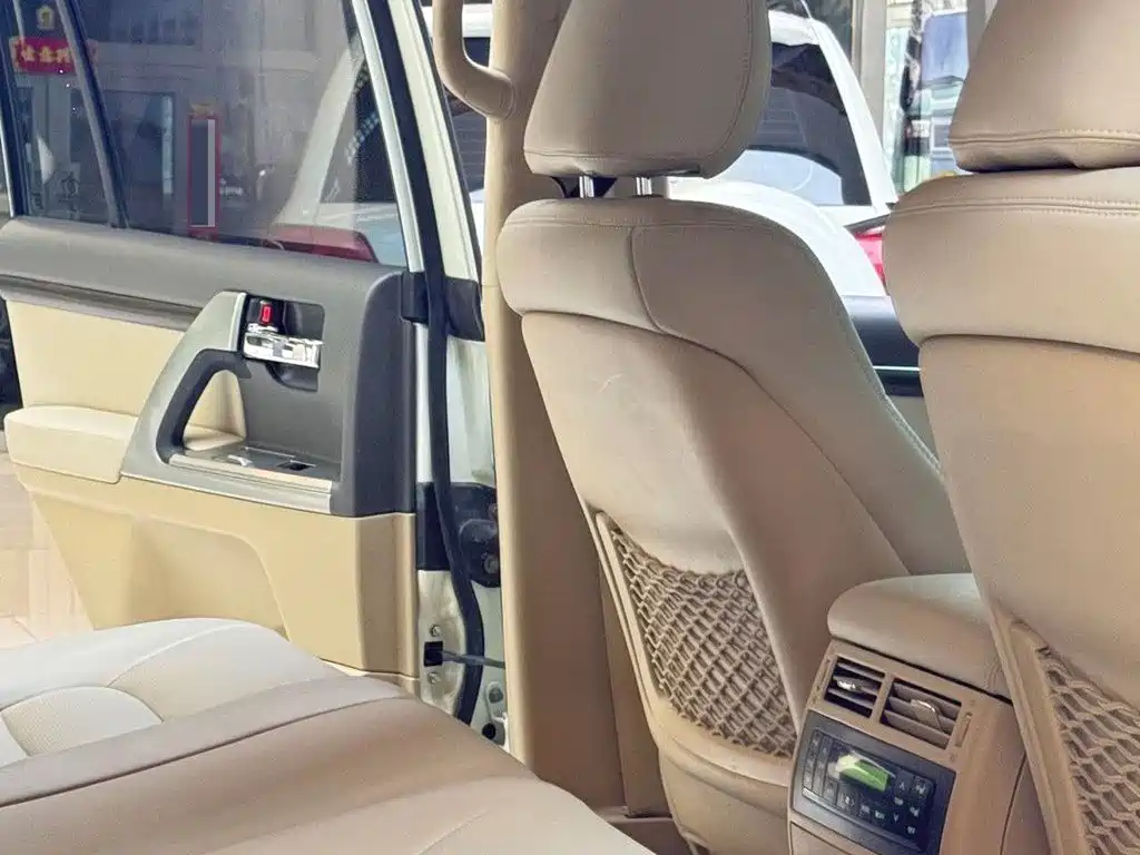 Toyota Land Cruiser 2012 4.6L AT VX