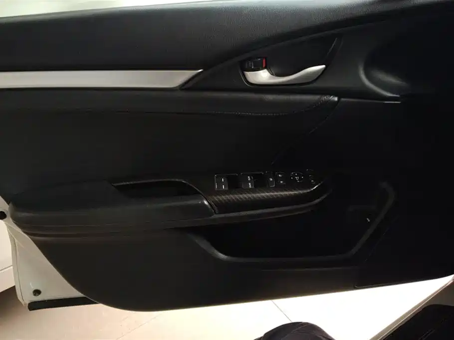 Honda Civic 2016 220TURBO CVT Luxury
