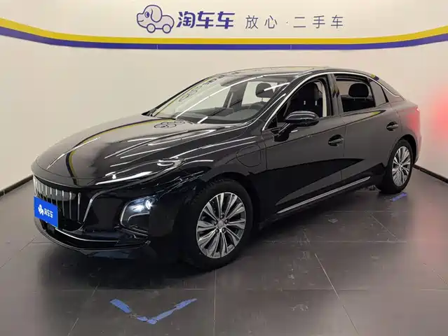 Hongqi HONGQI E QM5 2024