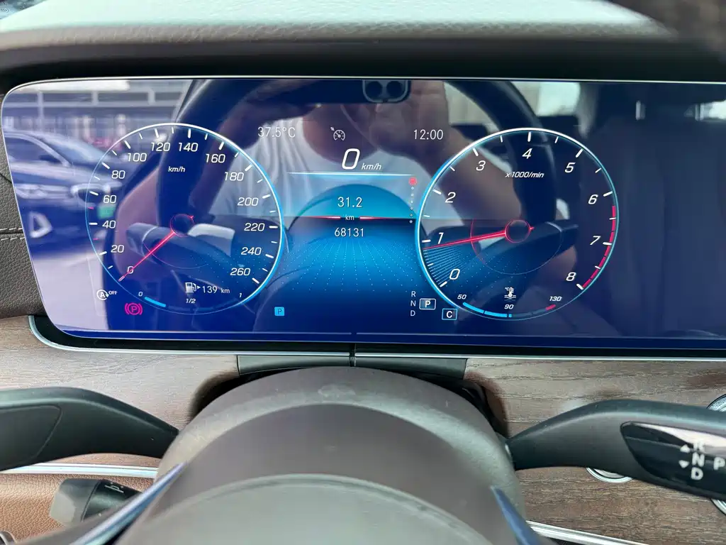 Mercedes-Benz E-Class — миниатюра 10