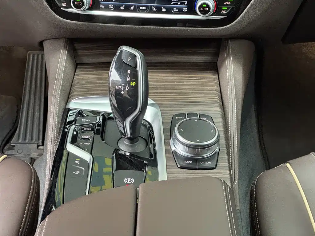 BMW 5 Series — миниатюра 13