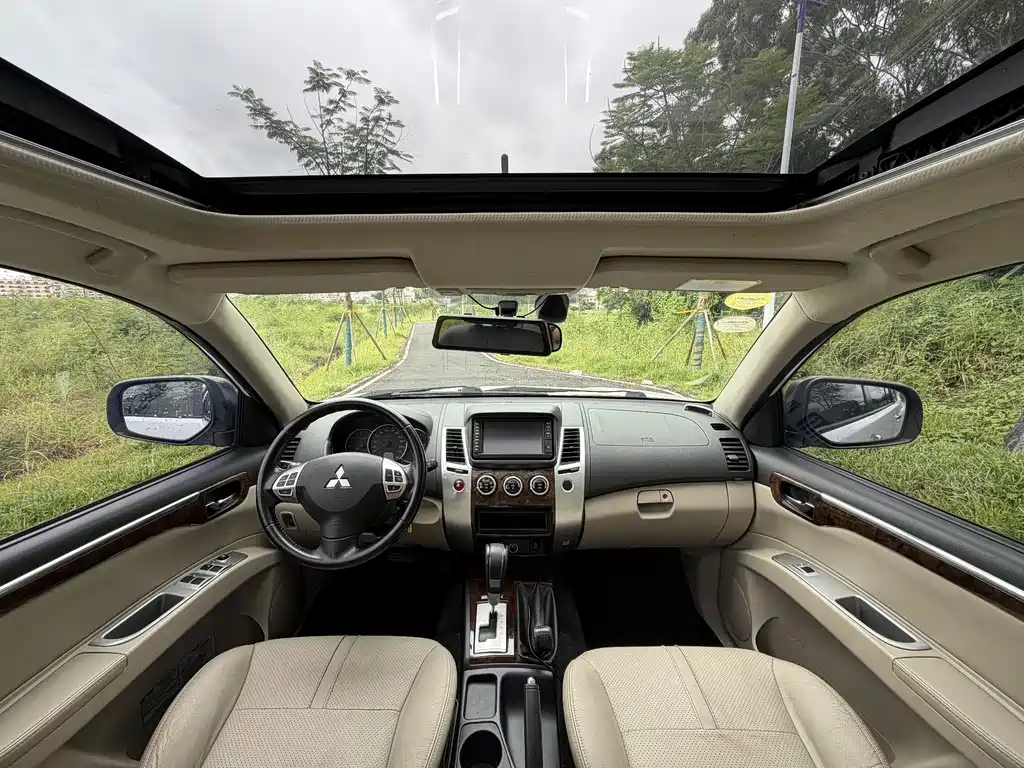 Mitsubishi Pajero Sport — миниатюра 6