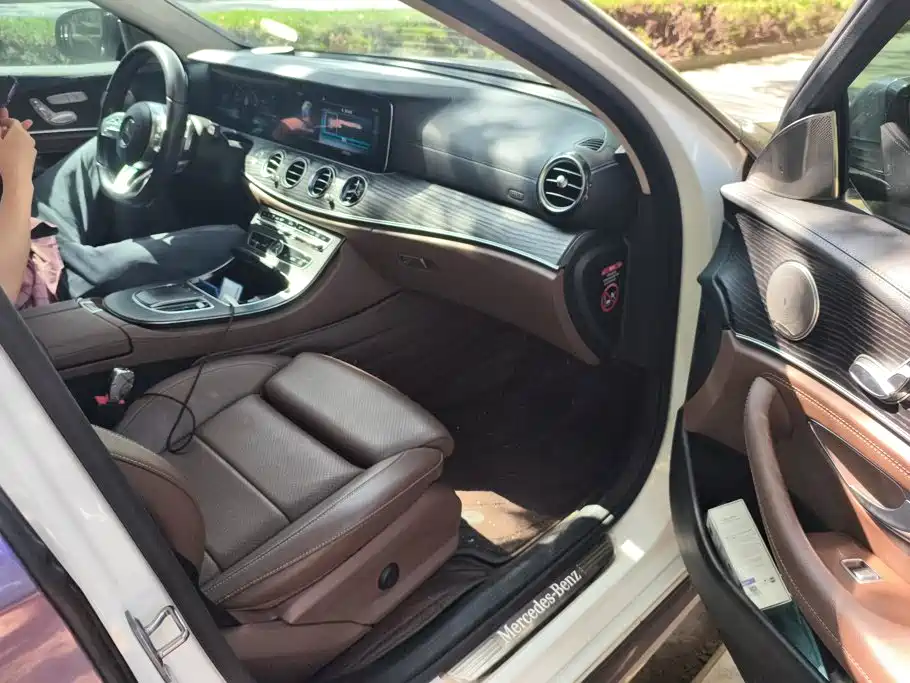 Mercedes-Benz E-Class — миниатюра 8