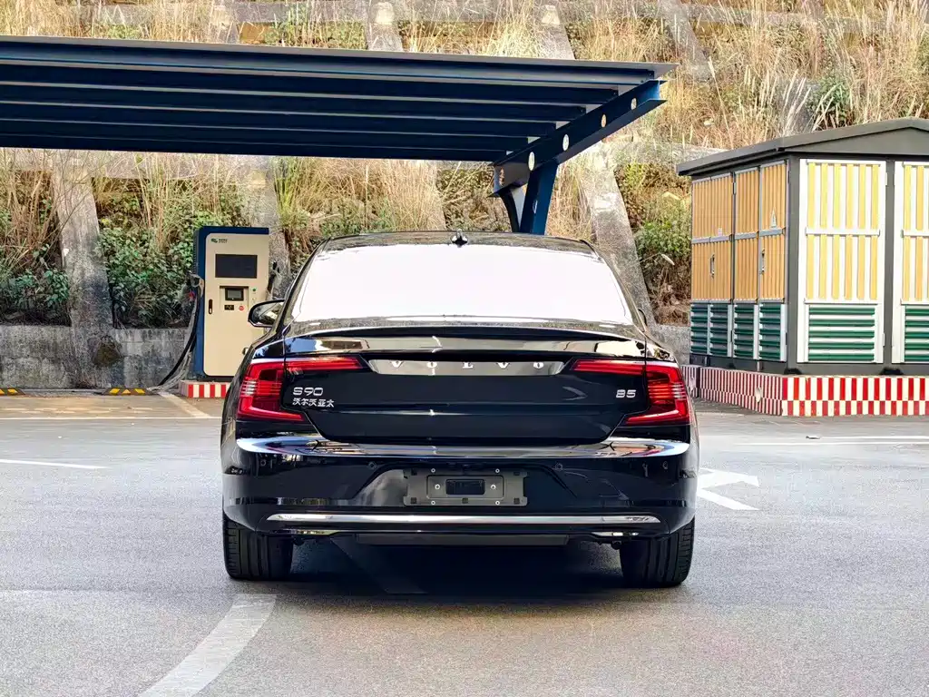 Volvo S90 2023 B5 Luxury