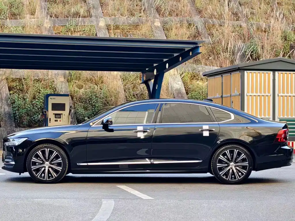 Volvo S90 2023 B5 Luxury