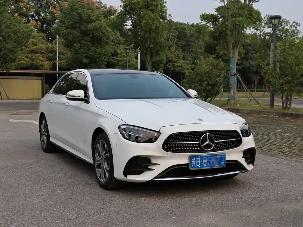 Mercedes-Benz E-Class — миниатюра 5