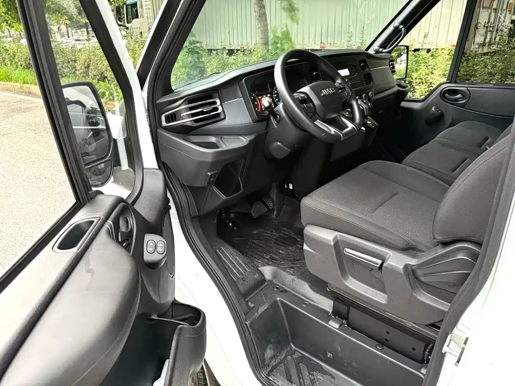 JMC JMC Fushun 2023 2.0T AT 6-9 мест