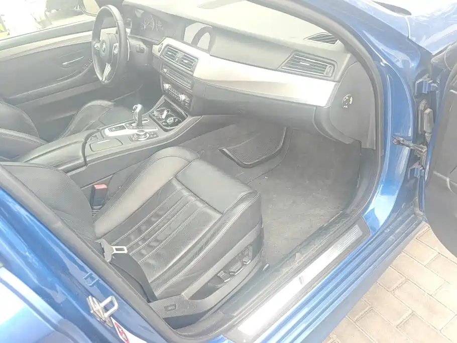 BMW M5 — миниатюра 8