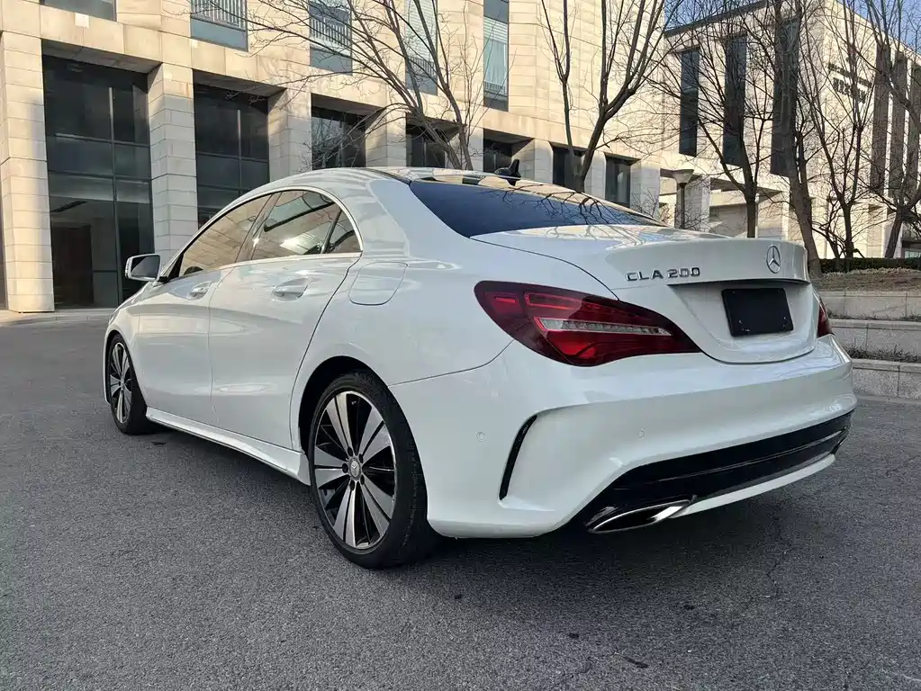 MERCEDES-BENZ CLA