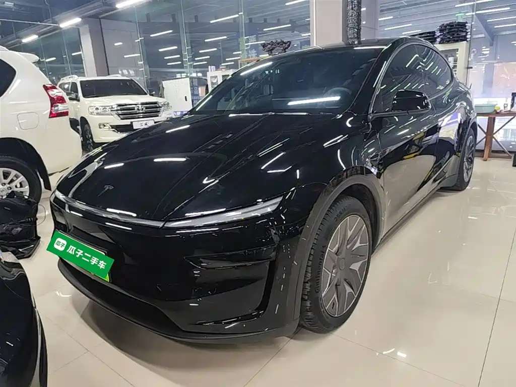 Tesla Model Y L 2025