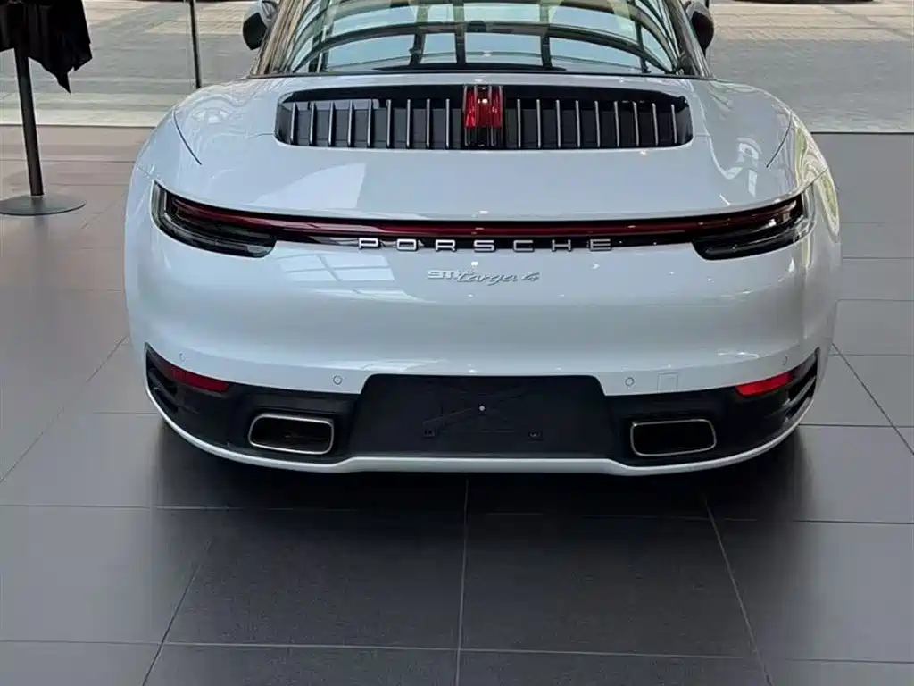 PORSCHE 911