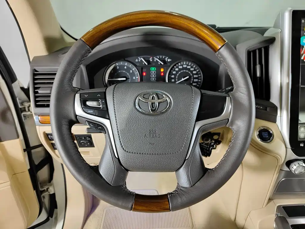TOYOTA LAND CRUISER