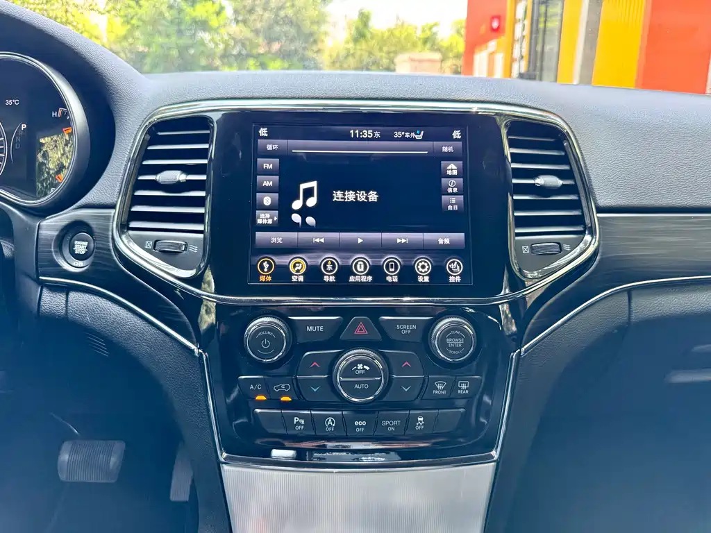 Jeep Grand Cherokee (Import) — миниатюра 16