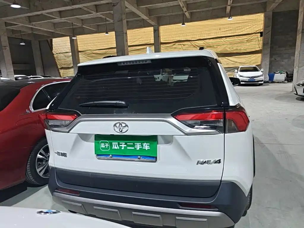 Toyota RAV4 — миниатюра 3