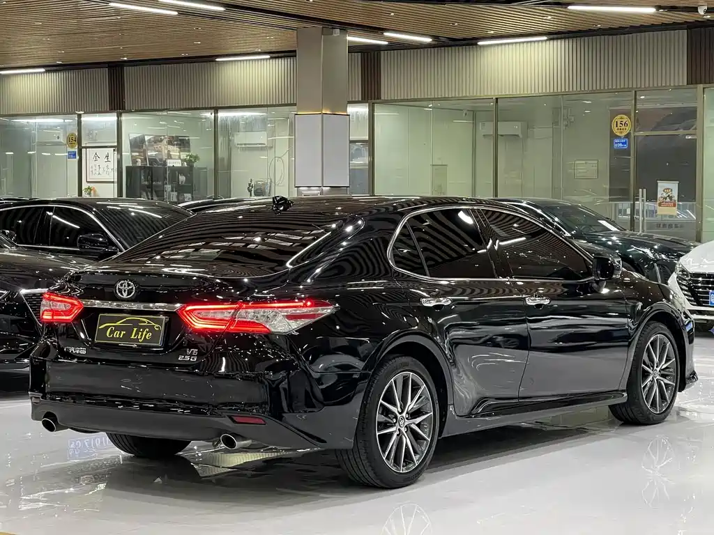 Toyota Camry — миниатюра 13