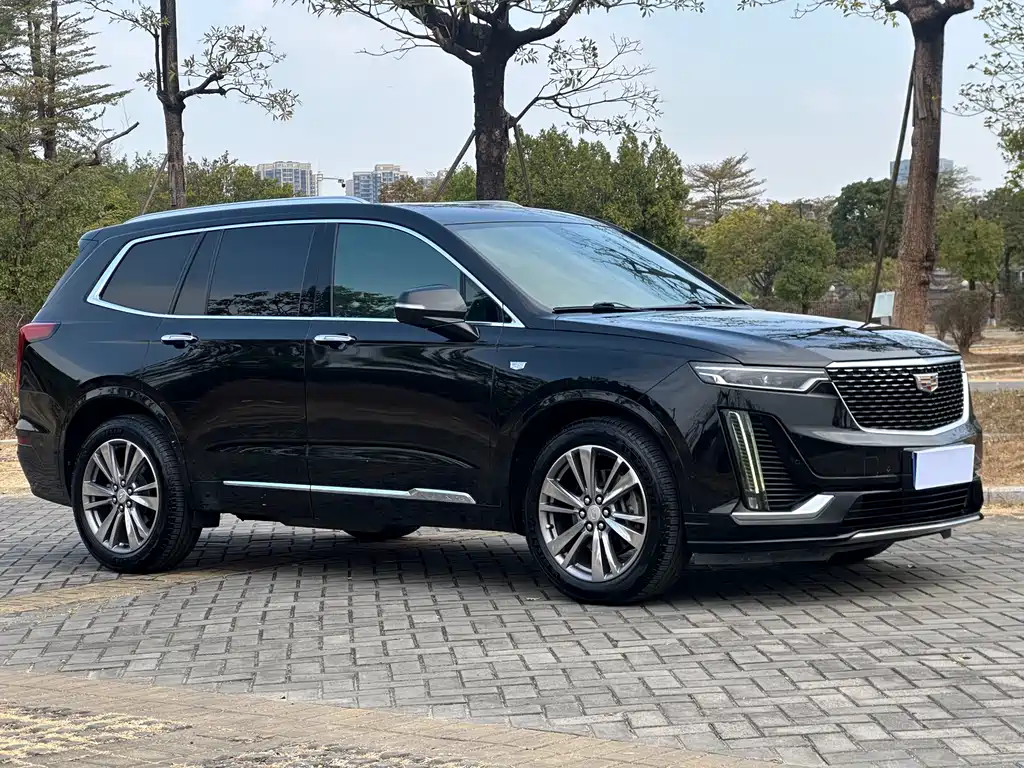 CADILLAC XT6