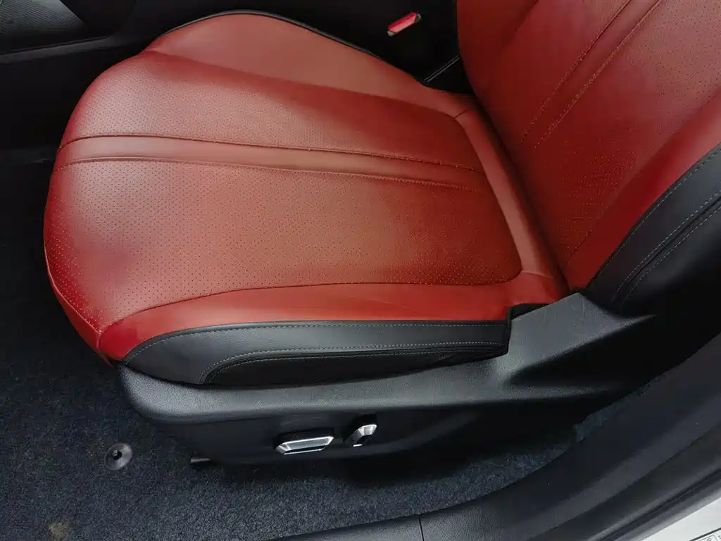 DONGFENG YI HYUN MAX