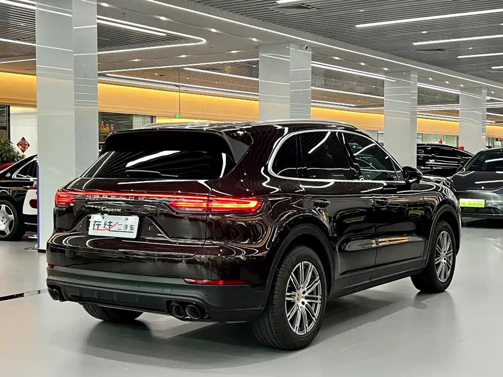 Porsche Cayenne — миниатюра 4