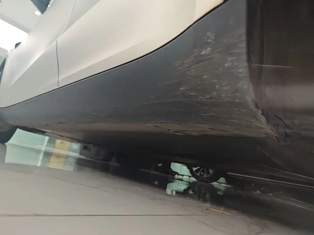 Tesla Model Y — миниатюра 22