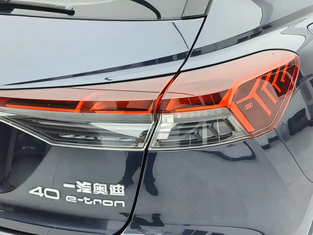 Audi Q4 e-tron — миниатюра 7