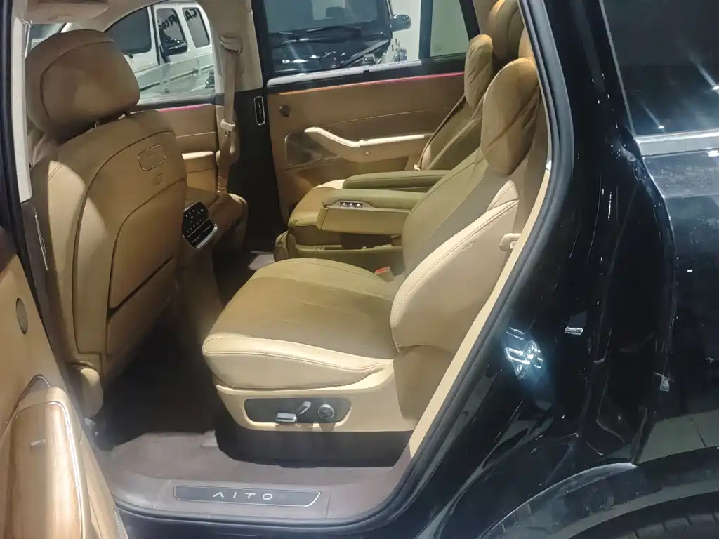 Aito M8 2025 Ultra 53.4kWh 6 мест (192 ）