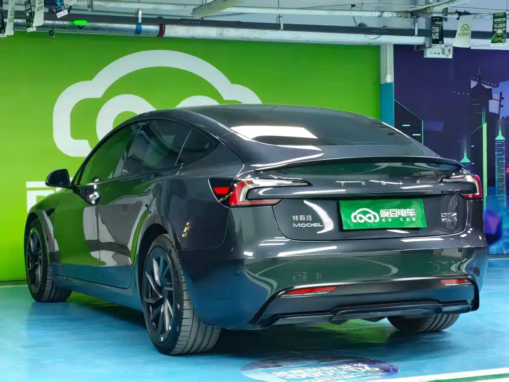 Tesla Model 3 — миниатюра 17